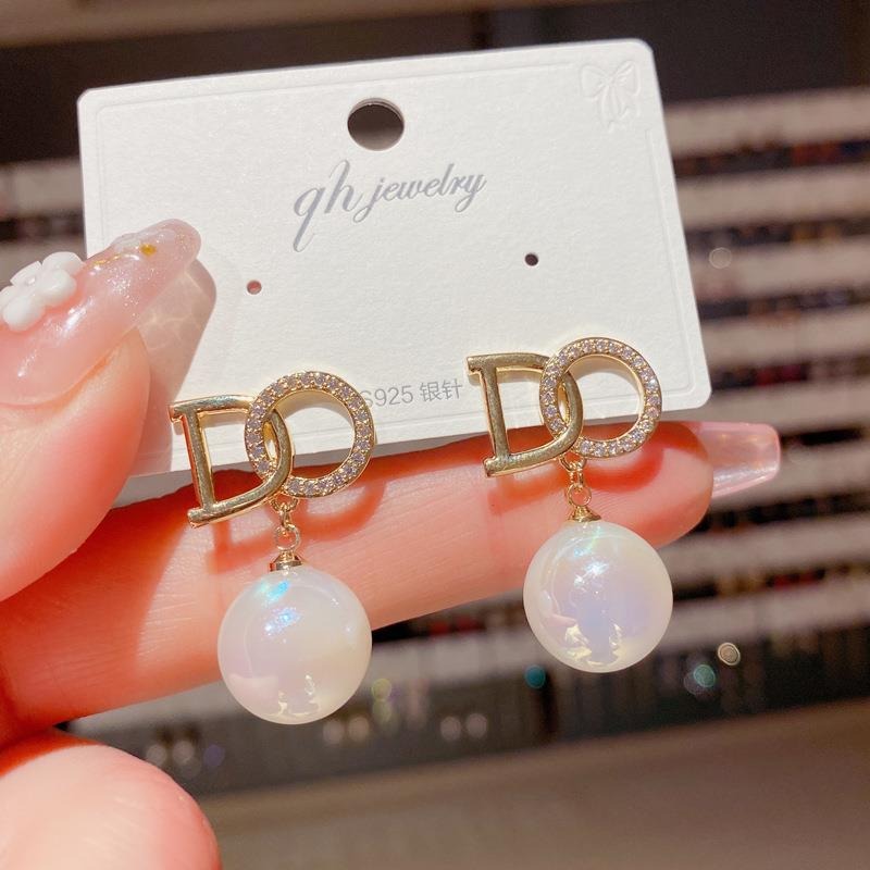 Retro Senior Sense Of Pearl Earrings New Korean Temperament Light Luxury Ear Buckle Design Sense Earrings